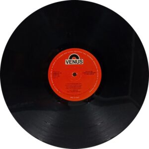 Asmaan Se Ooncha - VFLP 1082 - (75-80%) - Bollywood LP Vinyl