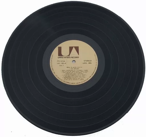 the-ventures-music-to-watch-girls-uas-1001-condition-75-80-lp-record-4.jpg