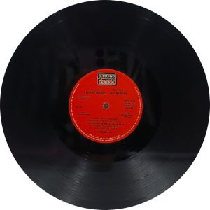 Pyar Ki Manzil - 2392 325 - (75-80%) - CR - Bollywood LP Vinyl