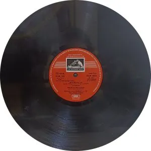 Dil Apna Aur Preet Parai - ECLP 5615 - (Condition 80-85%) - Bollywood LP Vinyl Record Dil Apna Aur Preet Parai is a 1960 Indian Hindi-language romantic drama film produced by S. A. Bagar. It is written and directed by Kishore Sahu. Record Details Title Dil Apna Aur Preet Parai - ECLP 5615 Star Cast Raaj Kumar, Meena Kumari, Om Prakash, Nadira, Helen, Edwina, Ruby Myres, Tun Tun, Pratima Devi, Sulochana, Shammi, Kumari Naaz, Yusuf & Ravi Director Kishore Sahu Producer Kamal Amrohi Singer Lata Mangeshkar, Asha Bhosle & Mohd. Rafi Music Shankar Jaikishan Lyrics Shailendra & Hasrat Jaipuri Album Releasing Year 1960 Manufacturing Year 1979 Genre Original Soundtrack Language Hindi Label HMV Made In India Manufacture The Gramophone Company Of India Limited Serial No ECLP 5615 Side One · Dil Apna Aur Preet Parai Lata Mangeshakar · Itni Badi Mehfil Asha Bhosle · Sheesha-e-Dil Itna Na Uchhalo Lata Mangeshakar · Jane Kahan Gayi Mohd. Rafi Side Two · Andaz Mera Mastana Lata Mangeshkar & Chorus · Ajib Dastan Lata Mangeshkar · Mera Dil Ab Tera O Saajana Lata Mangeshkar Specification Size 12 Inches Speed 33 RPM Record Condition 80-85% Cover Condition Excellent