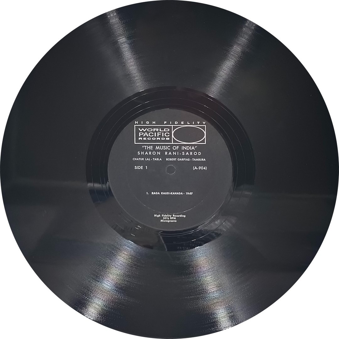 Sharon Rani - Sarod - WP 1418 - (Condition 90-95%) - Cover Reprinted - Indian Classical Instrumental LP Vinyl Record Sharon Rani - Sarod - WP 1418 - (Condition 90-95%) - Cover Reprinted - Indian Classical Instrumental LP Vinyl Record