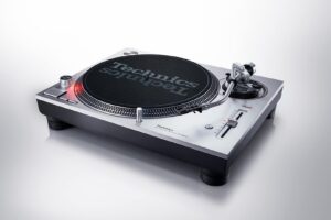 Technics - SL-1200MK7 - Direct Drive DJ Truntable - (Silver Colour)