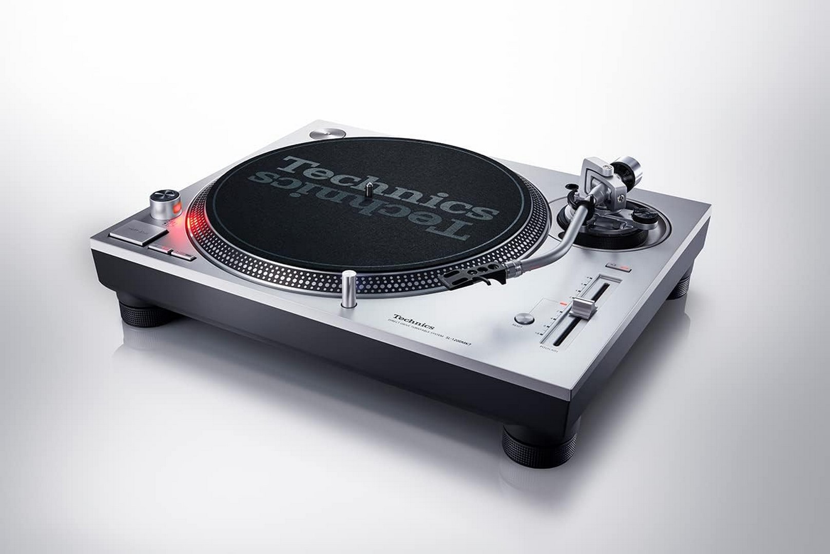 Technics - SL-1200MK7 - Direct Drive DJ Truntable - (Silver Colour) Technics - SL-1200MK7 - Direct Drive DJ Truntable - (Silver Colour)