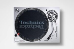 Technics - SL-1200MK7 - Direct Drive DJ Truntable - (Silver Colour)
