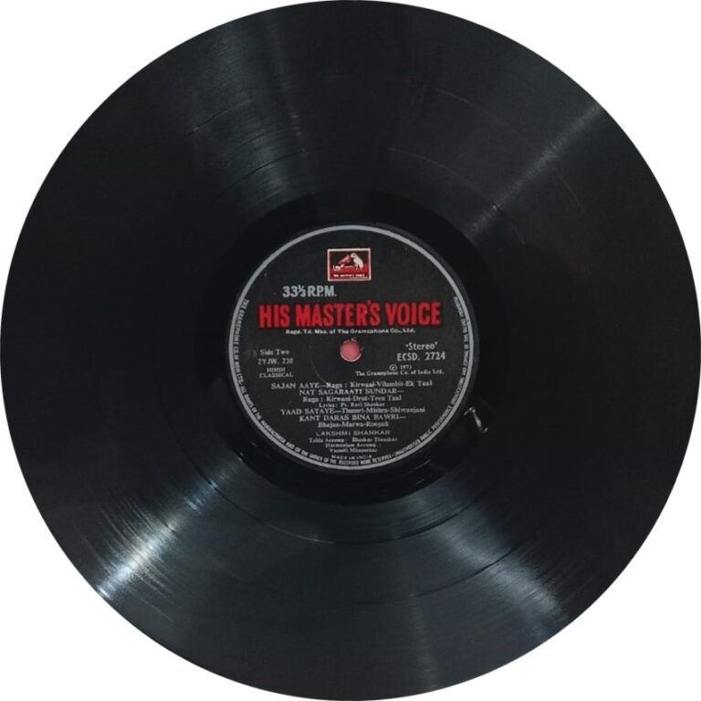 Lakshmi Shankar - ECSD 2724 - (90-95%) - HMV Black Label - CR - LP Record Lakshmi Shankar - ECSD 2724 - (90-95%) - HMV Black Label - CR - LP Record